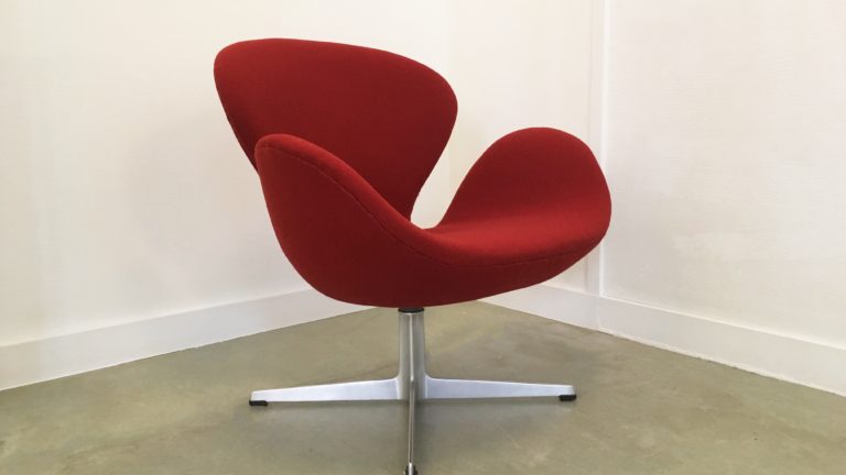 Fritz Hanzen Swan Chair