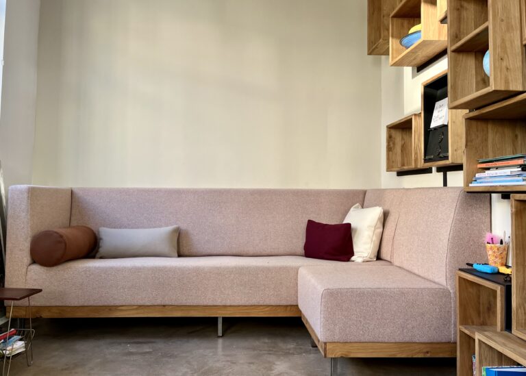 Custom made bank Lôla